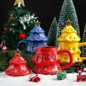 クリスマスギフト用品3Dクリスマスツリー型セラミックコーヒーマグ、スプーンと蓋付きカップルギフトカップ