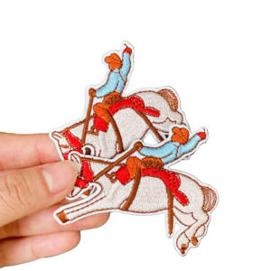 カスタマイズされたロゴ刺繍パッチバックパッククールなカウボーイハット文字クロッグチャーム刺繍刺繍生地に鉄織りパッチバッジ - Product Image 6