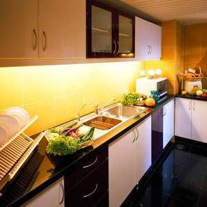 Dưới Tủ <span class=keywords><strong>LED</strong></span> Chiếu Sáng Kit Linh Hoạt <span class=keywords><strong>LED</strong></span> Strip Lights Với RF Bộ Chuyển Đổi Điện Từ Xa Cho Showcase Bếp Bàn Kệ Tủ - Product Image 2