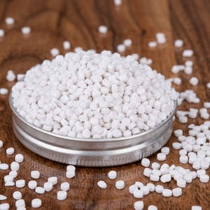 Masterbatch de remplissage PP à taille de maille personnalisée pour composants plastiques de précision, pour réduire les déformations et les taux de rétrécissement - Product Image 1