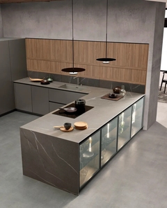 Cocina clásica de madera y vidrio con península Gabinetes de cocina posventa prácticos y funcionales sin preocupaciones - Product Image 1