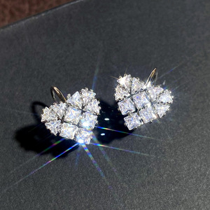 Orecchini a Cuore per Donne, Stile Pave Scintillante, Gioielli per Orecchie Carini e alla Moda - Product Image 2