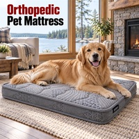 Matelas orthopédique pour chien avec profil global de 11 cm et noyau en fibre de coco naturelle sous un matelassage large et incurvé