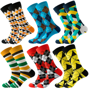 Chaussettes de sport décontractées en Spandex/Coton anti-bactériennes à motif géométrique pour l'automne, avec logo fantaisie de football, pour hommes et femmes, idéales comme cadeaux. - Product Image 1
