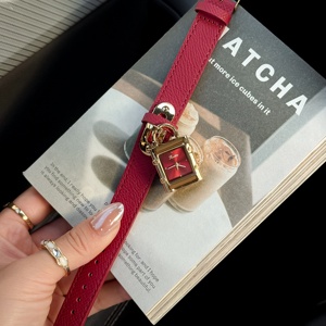 <span class=keywords><strong>Montre</strong></span> pour <span class=keywords><strong>femme</strong></span> Scottie 9858, design innovant en forme de cadenas, bracelet en cuir, acier inoxydable, résistante à l'eau au quotidien, quartz - Product Image 1