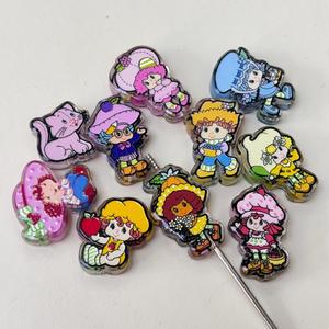 Perles acryliques en vrac à double face imprimées, motif personnage <span class=keywords><strong>de</strong></span> l'anime Strawberry Shortcake, pour stylos, sangles <span class=keywords><strong>de</strong></span> téléphone, et porte-badges DIY - Vente en gros - Product Image 1