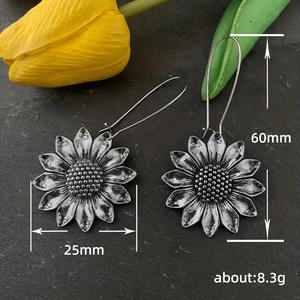 Pendientes de Flor Carmen, Chapados en Bronce Antiguo, Aleación Dorada Vintage, Joyería para Mujer - Product Image 6