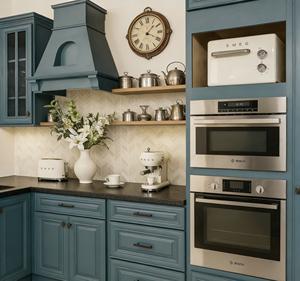 Gabinetes de Cocina de Madera Maciza de Estilo Clásico de Lujo con Acabado Verde Azulado, Encimera de Mármol y Electrodomésticos Integrados - Product Image 6