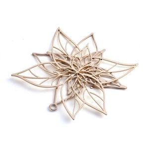 Elegante Broche Floral Calado, Decoración Delicada para Ropa Chic, Accesorios, Placa con Nombre - Product Image 4