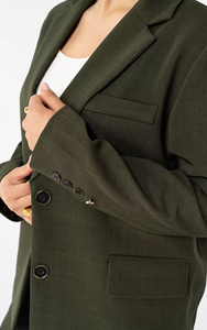 Blazer Verde Oscuro Oversize Personalizado para <span class=keywords><strong>Mujer</strong></span> 2026, Chaqueta de Traje de Oficina con Dos Botones y Hombros Reforzados, Abrigo Casual Vintage OEM/ODM - Product Image 5
