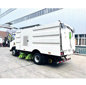 Camion balayeuse multifonctionnel Sinotruk 4x2 11 tonnes personnalisé Clw pour le nettoyage des ordures et l'aspiration des déchets, pour un balayage efficace des routes et des rues - Product Image 3