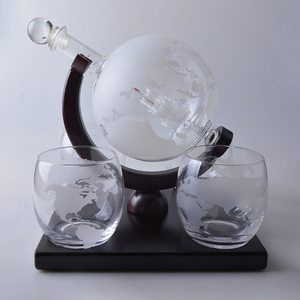 Set Decanter per Whisky in Vetro Borosilicato con Mappa Incisa 1000ml con Tappo e 4 Bicchieri - Product Image 3