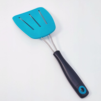 Spatule pour ustensiles de cuisine antiadhésifs Large tourneur à fente en nylon flexible en acier inoxydable résistant à la chaleur