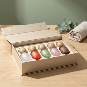 Flacon de parfum rond en verre de 10 ml avec étiquette personnalisée sérigraphiée pour l'emballage de parfums de voyage - Product Image 4