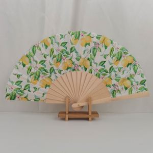 Éventail pliant traditionnel en bois peint de 23 cm, style espagnol, pour femmes - Idéal pour les soirées dansantes et les cadeaux d'affaires (vente en gros) - Product Image 1