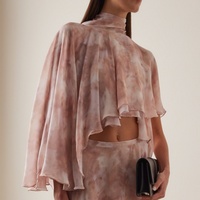 2027 Blouse pour femme en mousseline de soie fluide, style cape, à bretelles croisées, tie-dye aquarelle, avec nœud au dos, à volants, coupe courte et découpes, pour soirées, fêtes et vacances