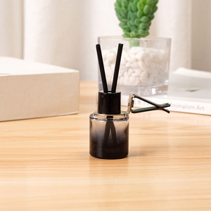 <span class=keywords><strong>2025</strong></span> New Arrival Rỗng Xe Nước hoa chai với clip, treo làm mát không khí xe mặt dây chuyền, Quà tặng khuyến mãi nước hoa chai thủy tinh - Product Image 5