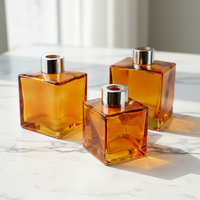 Bouteilles diffuseuses carrées en verre de 100 ml, 200 ml, 300 ml pour huiles essentielles, avec bouchon à vis et marquage à chaud