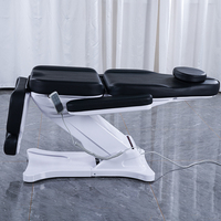 Table de beauté électrique pour les cils dans un salon de beauté pour les soins du visage