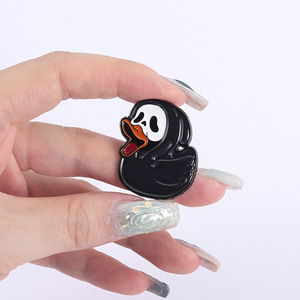Nuevo Estilo Halloween: Pin de Solapa de Esmalte Suave con Forma de Pato, Calabaza, Fantasma y Bruja, Adorable y a la Moda, para Hombres y Mujeres, Artesanía Metálica para Regalo - Product Image 2