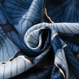 Écharpe à tête imprimée de haute qualité, grandes étoles, sensation de coton viscose doux, feuilles dorées brillantes, écharpes enveloppantes, châles - Product Image 5