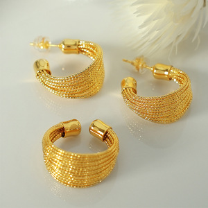 Juego de pendientes de aro dorados de lujo de varias capas para mujer, joyería de fiesta, diseño de líneas circulares, apertura no ajustable - Product Image 2