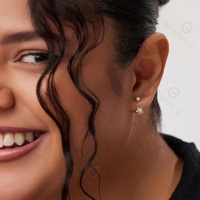 Produk Gemnel terbaru bunga yang menakjubkan dengan cangkang cantik mutiara anting stud jaket desain