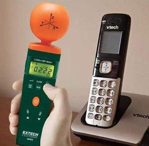 เครื่องวัดสนามแม่เหล็กไฟฟ้า Extech 480846 RF EMF Meter 8GHz แบบสามแกน สำหรับตรวจจับสถานีฐาน Wi-Fi พร้อมแบตเตอรี่ในตัว - Product Image 5