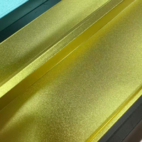 Nouveau design, fabrication OEM ODM, support de mahjong moderne portable en aluminium jaune et bleu, à bords festonnés, avec pousseurs magnétiques transparents