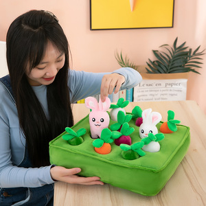 Popolare Giocattolo di Peluche con Design Coniglietto che Trafa la Carota, Tema Giardino, Morbido e Sicuro per Bambini, Adatto per Distributori - Product Image 3