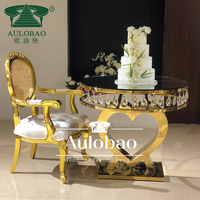Table à gâteau en cristal base de cœur table et chaises en acier inoxydable doré pour événement