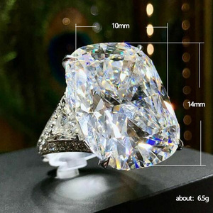 Anello di fidanzamento da donna F891 in oro bianco con diamante taglio cuscino colore D - Product Image 3