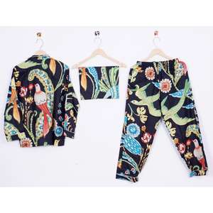 Vente en gros de pyjama à col pour femme en pur coton bohème avec trois quatrième manches disponibles au prix de gros à bretelles spaghetti - Product Image 4