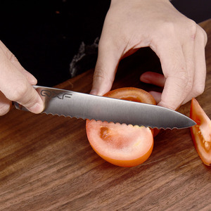 Couteau de cuisine dentelé multi-usages en acier inoxydable, couteau à <span class=keywords><strong>tomate</strong></span> de 5 pouces pour couper les tomates et le pain - Product Image 5