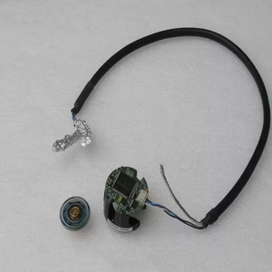 Encodeur rotatif TAMAGAWA TS5668N28, incrémental, à contact, industriel, avec câbles, extrémités rondes, orientation horizontale - Product Image 1