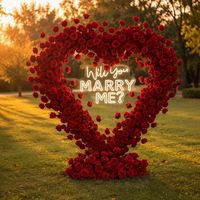 Arche florale en forme de cœur avec roses rouges pour proposition de mariage, cérémonie de fiançailles, réception, photomaton, fête, décoration d'événements