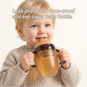 <span class=keywords><strong>Biberon</strong></span> <span class=keywords><strong>anti</strong></span>-fuite 240 ml personnalisé OEM ODM sans BPA avec poignée et tétine en silicone <span class=keywords><strong>anti</strong></span>-<span class=keywords><strong>colique</strong></span> pour bébé - Product Image 1