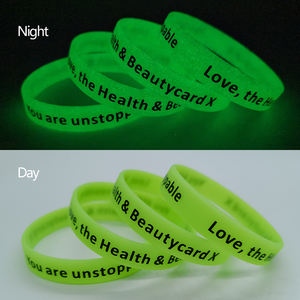 Bracelets en <span class=keywords><strong>caoutchouc</strong></span> promotionnels avec impression personnalisée de logo Bracelets lumineux Bandes de poignet Bracelet en silicone brillant lueur dans l'obscurité - Product Image 5