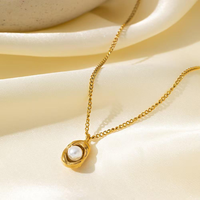 Collier tendance en or 18 carats plaqué or avec pendentif cœur en perle et breloque coquillage pour femme - Vente en gros