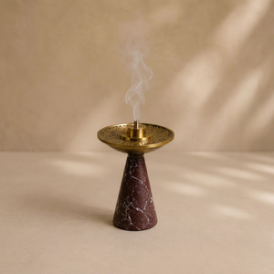 Brûleur d'encens de luxe en marbre rouge avec base en laiton doré antique, encensoir décoratif pour Bakhoor avec couvercle décoratif - Product Image 1