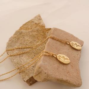 Collar con Colgante de Flores de Acero Inoxidable Quirúrgico Chapado en Oro de 18K PVD, Diseño Nuevo 2025, Venta al Por Mayor, Sin Deslustre - Product Image 2