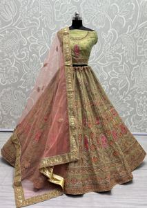 Filet de mariée métallique brodé Designer saison de mariage Lehenga Choli pour vêtements de mariée disponibles en différentes tailles d'Inde - Product Image 5