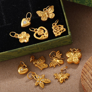 Colección de mini colgantes creativos europeos y americanos, chapados en oro, de diferentes formas, de acero inoxidable, para la fabricación de pulseras. - Product Image 2