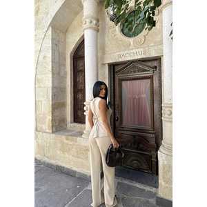 Ensemble 2 pièces Lamarie pour femme avec cravate à la taille (haut et bas) – Tailles XS-XL – Tenues élégantes avec short intégré - Product Image 1