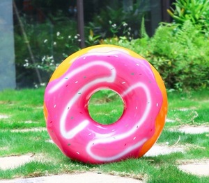 Scultura in Resina Personalizzata Teshi, Decorazione Artistica Realistica per Esterni Resistente alle Intemperie, Figurina a Forma di Ciambella - Product Image 3