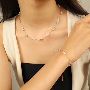 Conjunto de collar de perlas de mariposa con cadena de oro y piedra rosa para mujer, conjunto de joyería de moda para fiesta - Product Image 4