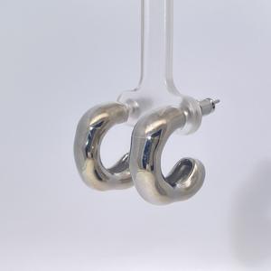 Boucles d'oreilles clous Tianyu Gems en laiton plaqué or, style vintage géométrique minimaliste classique, sans pierre - Product Image 6