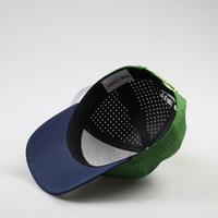 Casquette de baseball personnalisée en gros à 5 panneaux avec logo en caoutchouc PVC bicolore, casquette perforée imperméable découpée au laser, casquette de sport haute performance pour papa