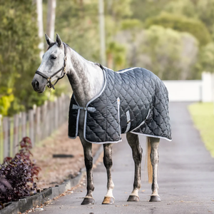 ค้นหาพรมม้าที่มีเสถียรภาพระดับพรีเมี่ยมที่ช่วยให้ม้าอบอุ่นและสะอาดเมื่อวางไว้เป็นเวลานาน - Product Image 3