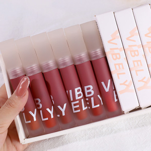 ลิปสติกเนื้อแมทแบบน้ำสีแดงขนาดเล็ก กันน้ำ ติดทนนาน สำหรับวีแกน ขายส่ง รับผลิตแบรนด์ส่วนตัว (OEM)  พร้อมหลอดลิปกลอสแบบกำหนดเอง - Product Image 2